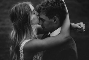 bw picture of bride kissing husbands forehead