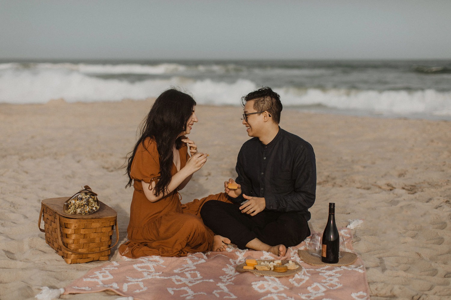 Newlyweds have beach picnic at Assateague Island elopement
