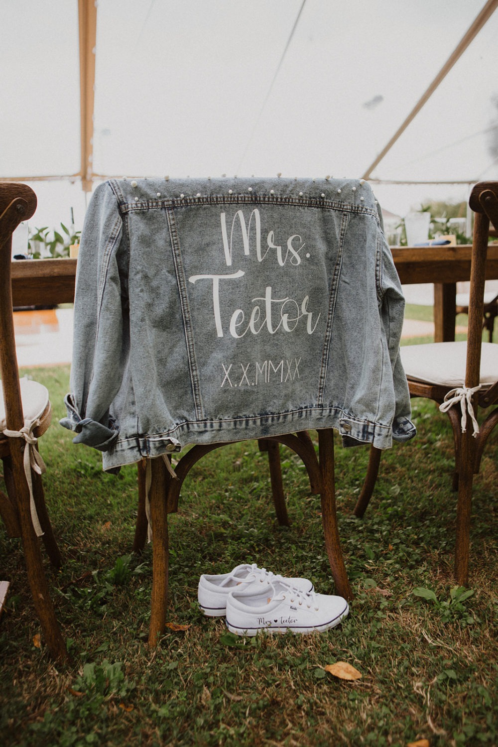 Personalized bridal jacket and shoes 