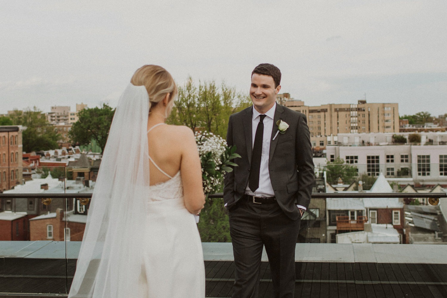 Couple has first look at washington dc elopement