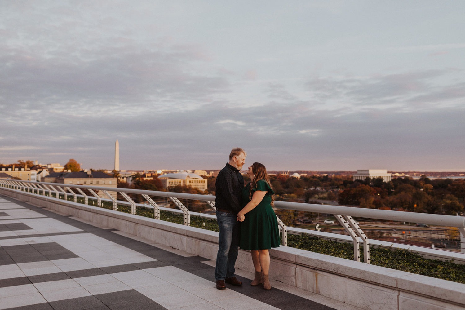 Couples holds hands at Washington DC engagement session