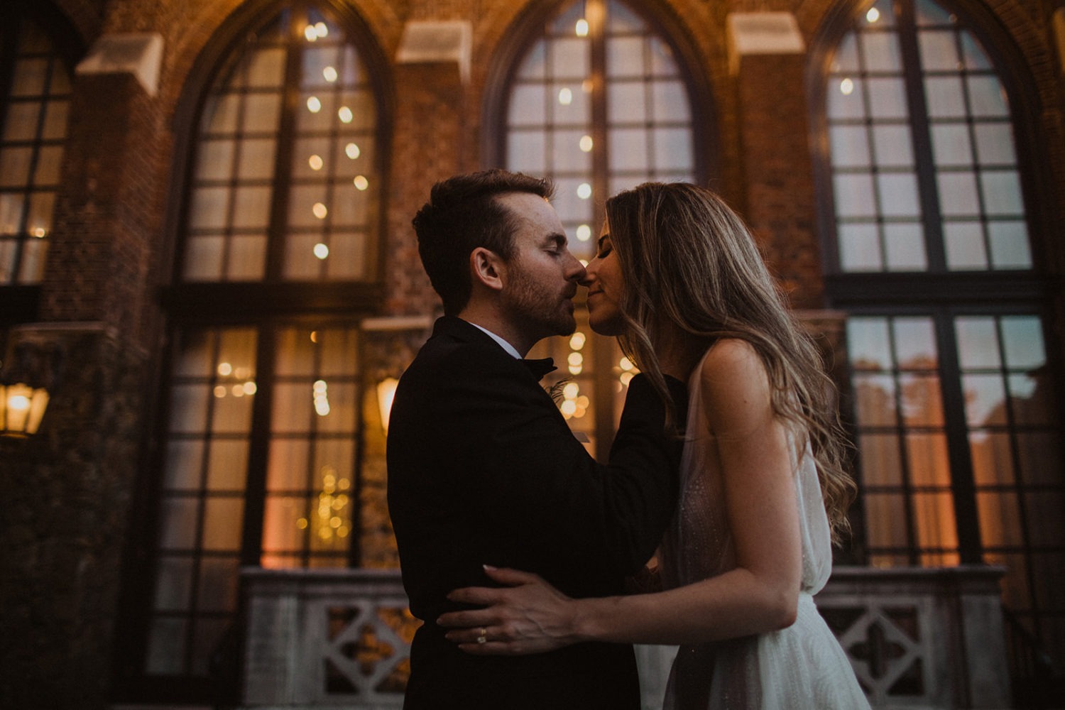 Couple kisses under twinkle lights at Virginia wedding venue