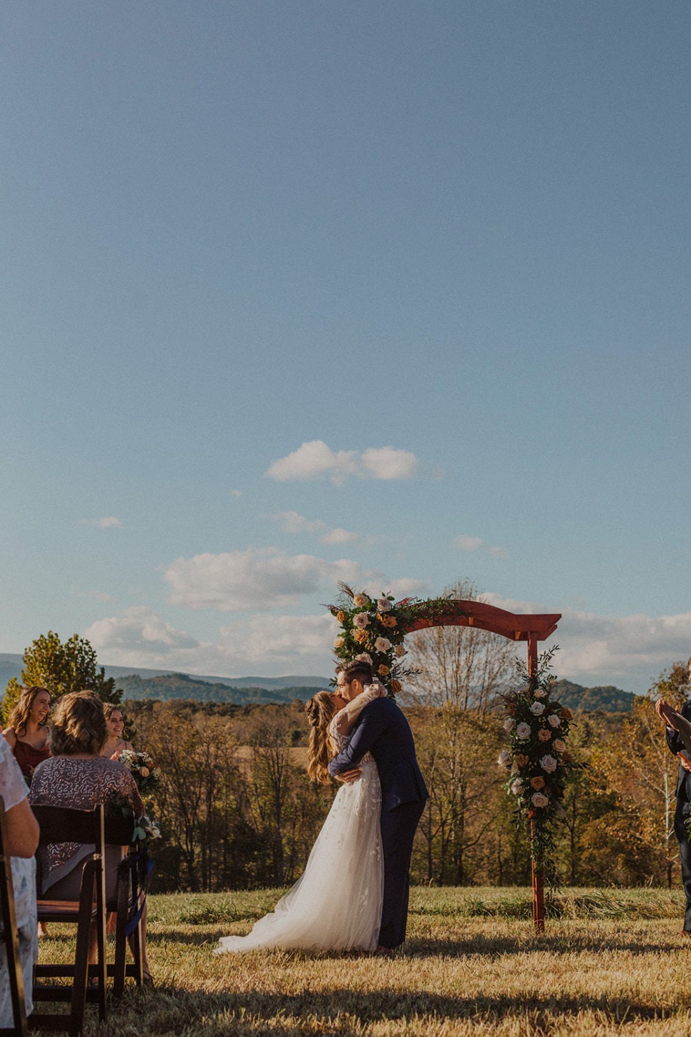 Couple has first kiss at backyard Virginia wedding 