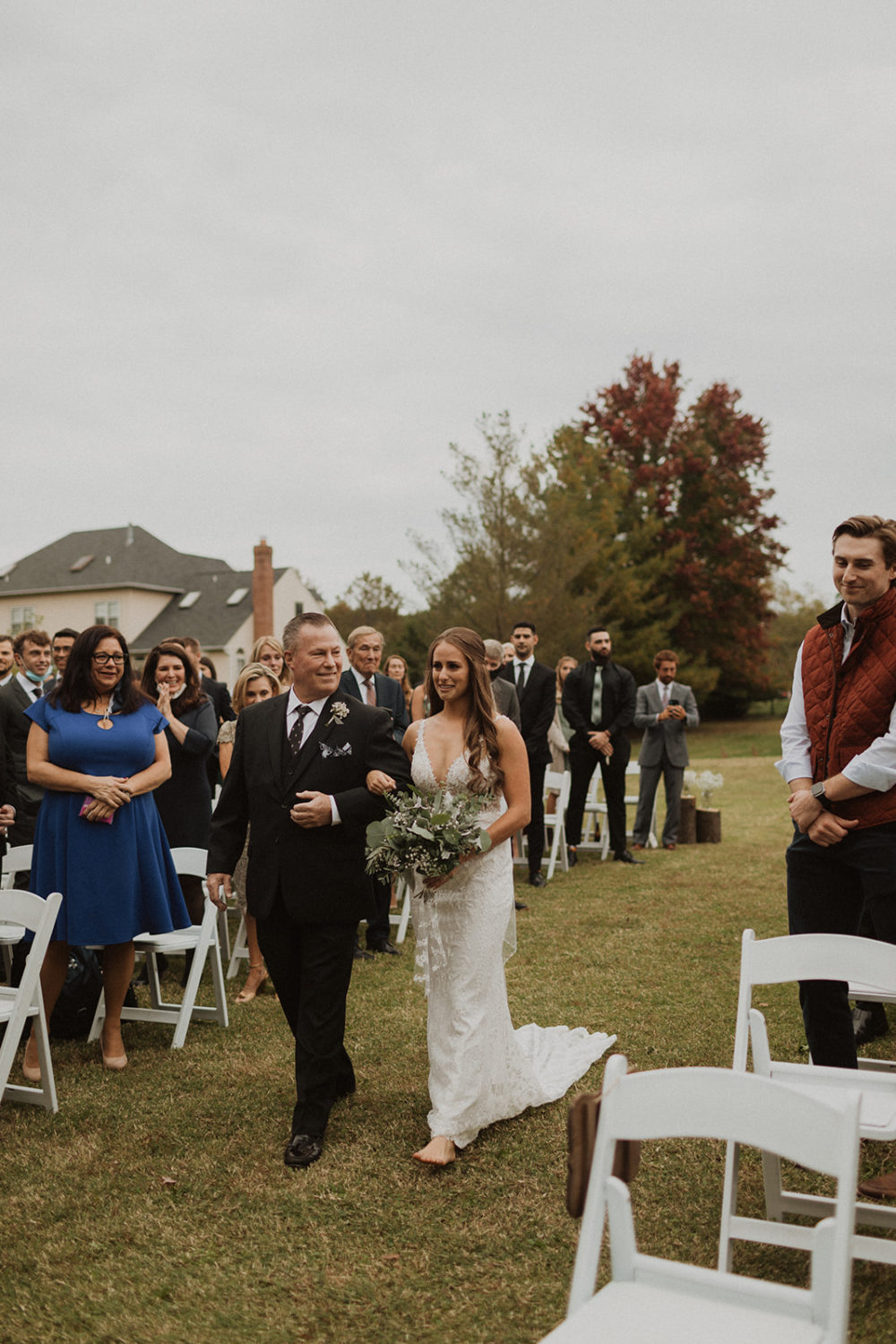 Bride walks down the aisle holding dad's arm