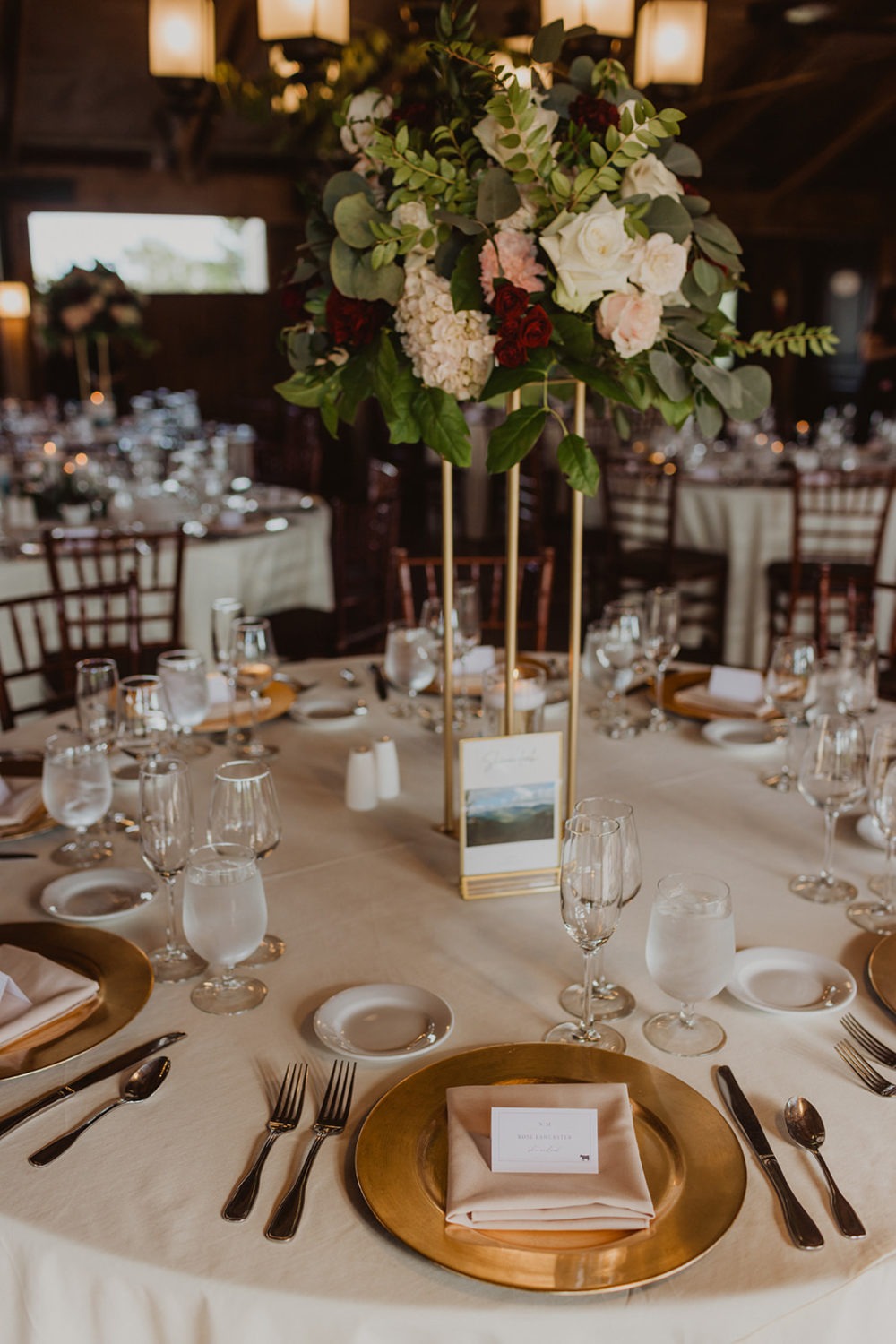 floral design and table setting at wedding reception