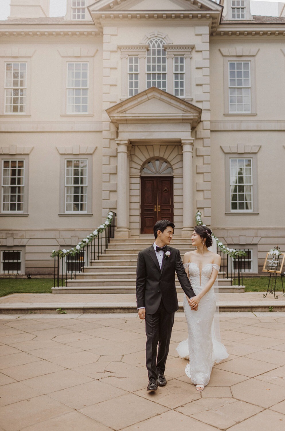 couple in front of mansion at Virginia wedding venue