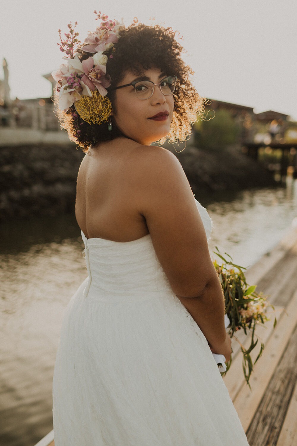 bride holds bouquet with tropical flowers in hair