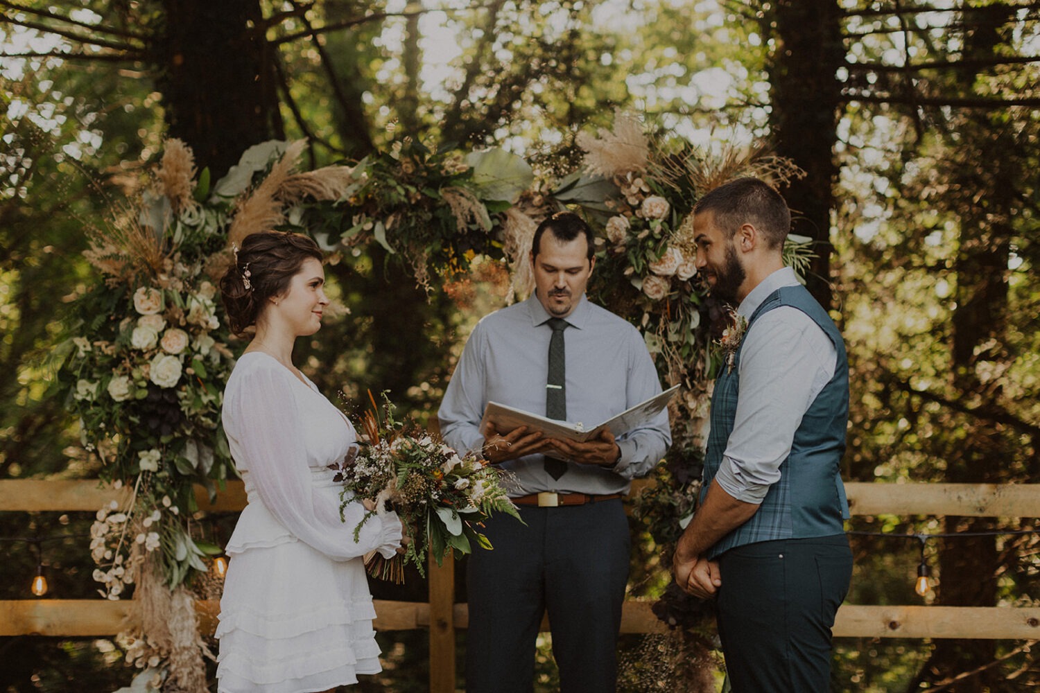 wedding officiant shows how to officiate a wedding 