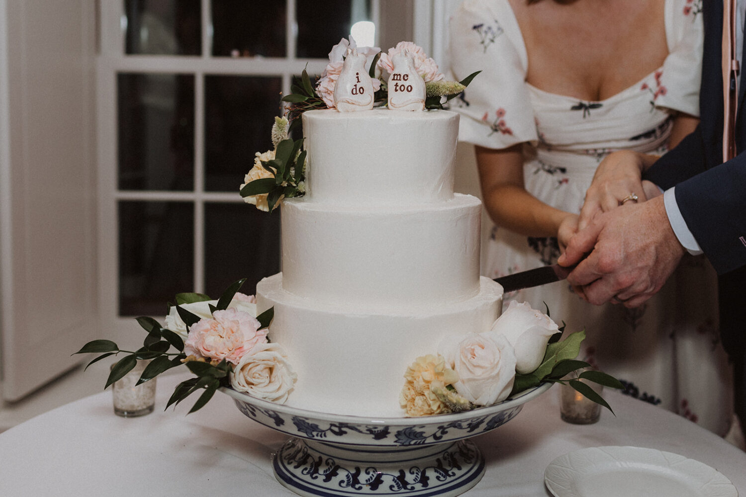 couple cuts cake with floral decorations