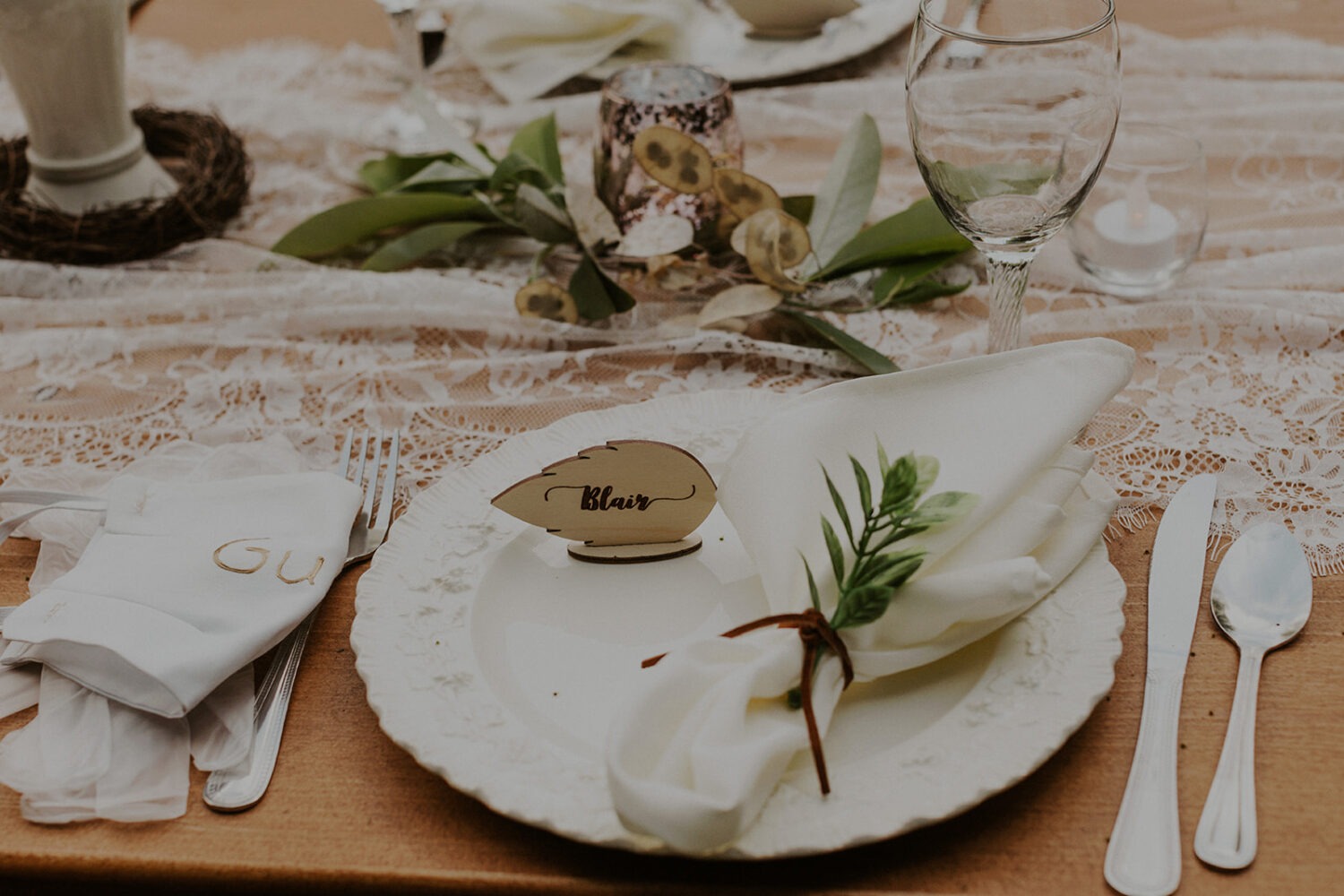 wooden leaf table setting