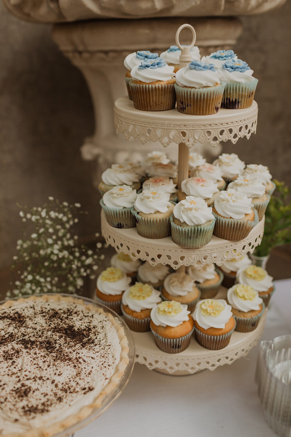 handmade wedding pies and cupcakes