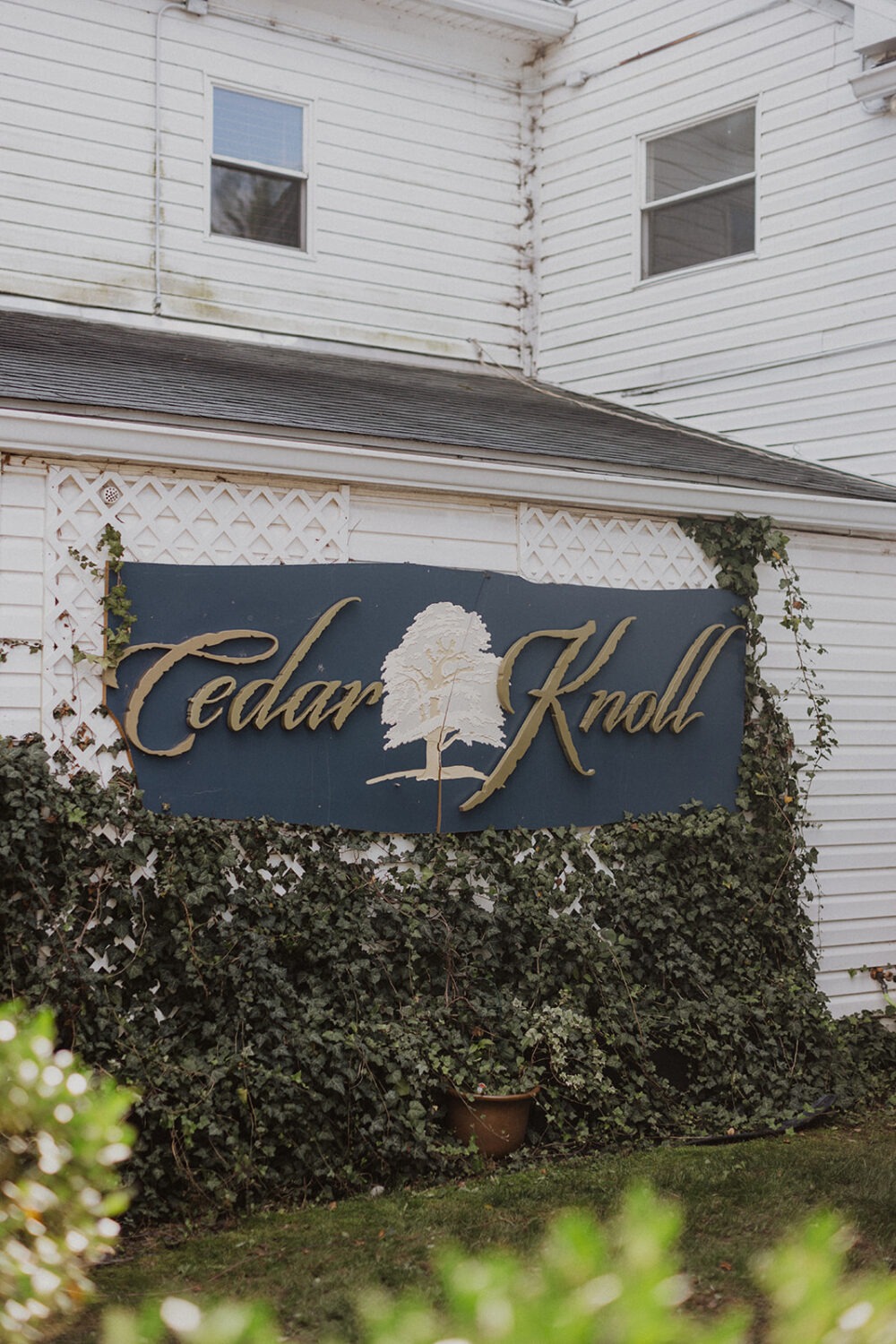 Cedar Knoll Restaurant sign
