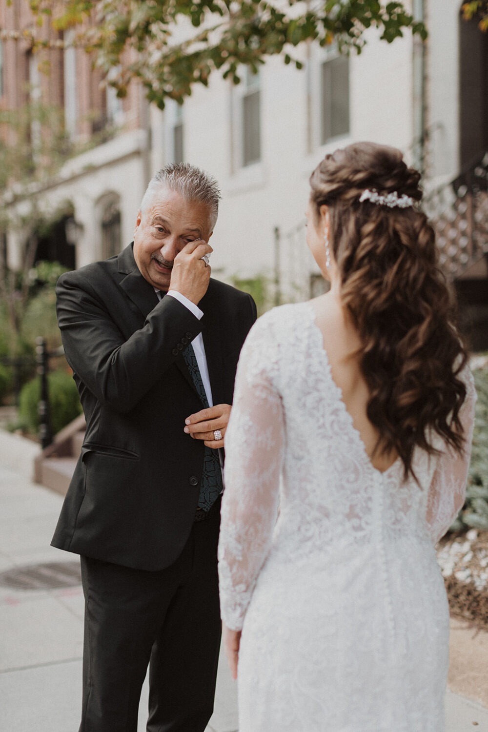 bride has first look with dad