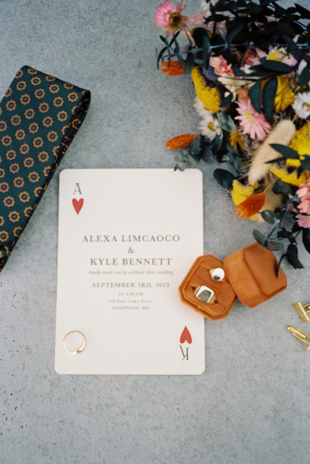 wedding invitation details and accessories 