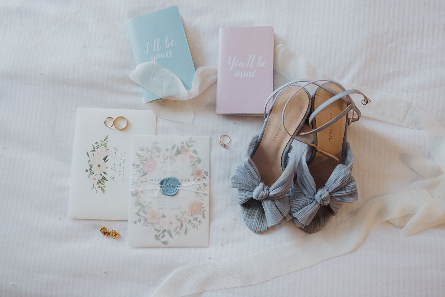 wedding details and accessories for summer wedding 