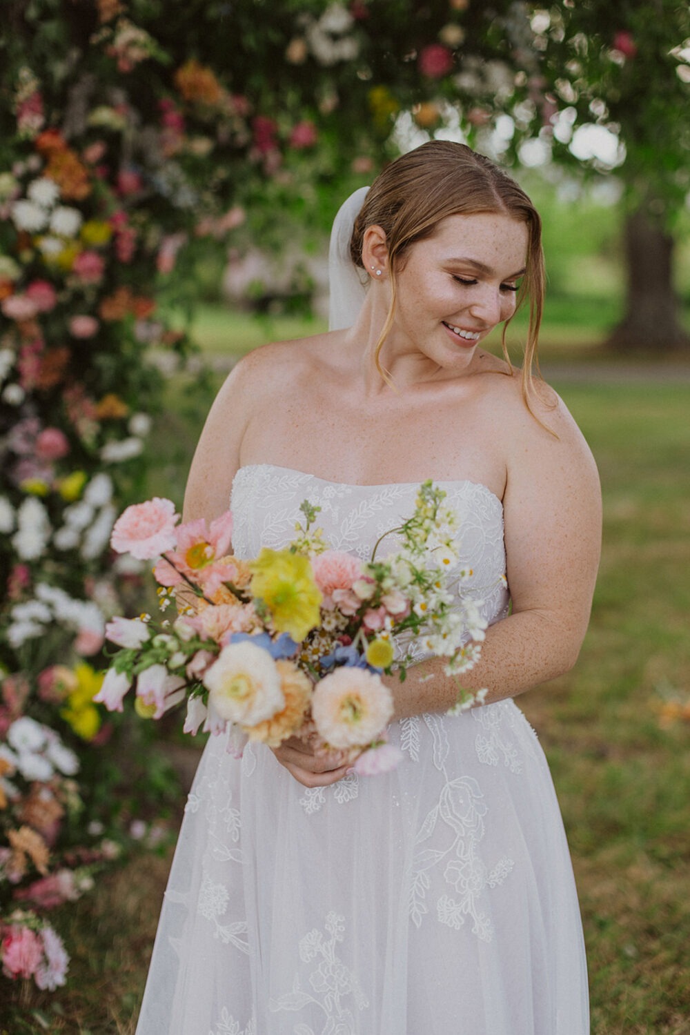 wedding florist ideas for bride wildflower bouquet