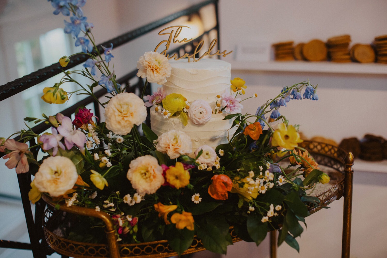 wedding flowers for cake