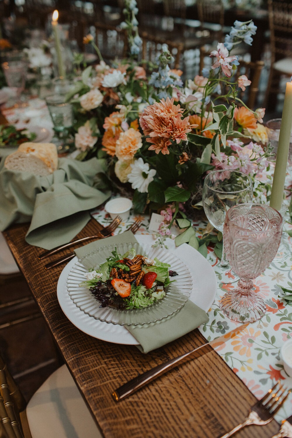 wedding florist ideas put into reception table decor