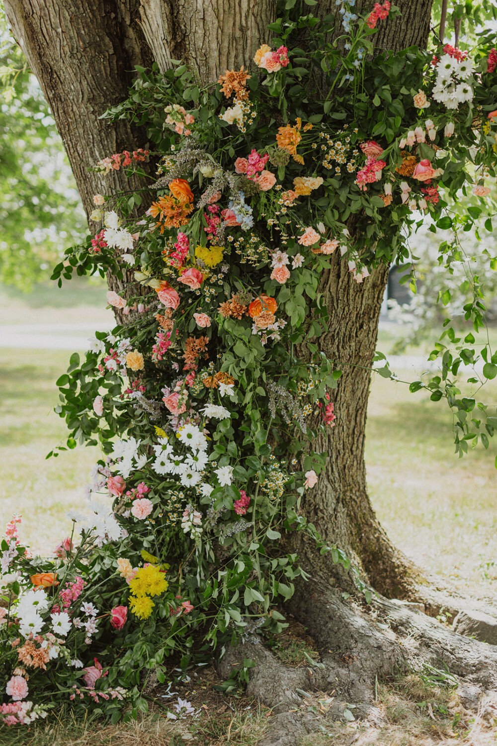 wedding florist ideas for wedding flowers arch at wedding venue