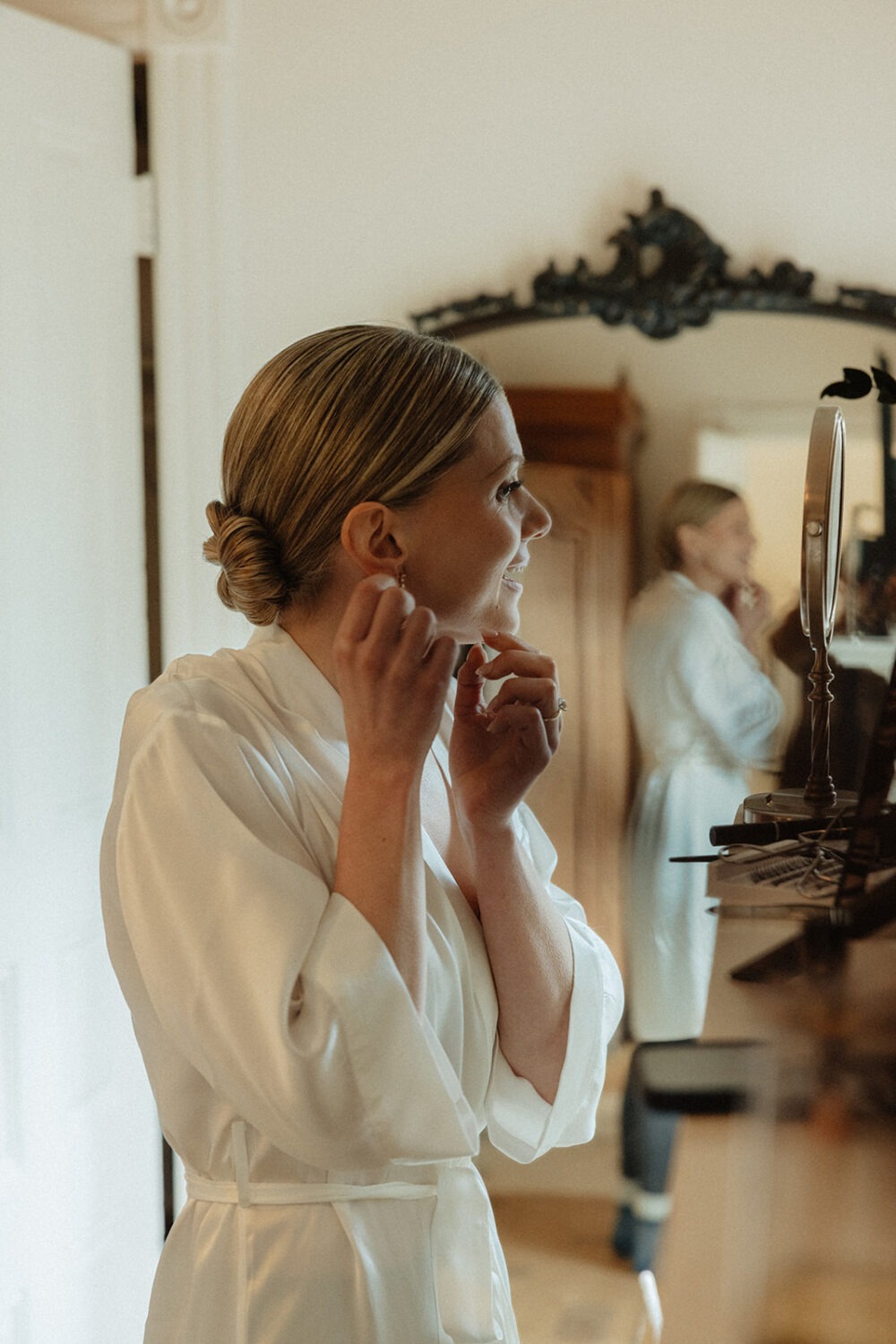 bride getting ready in historic Swann House DC