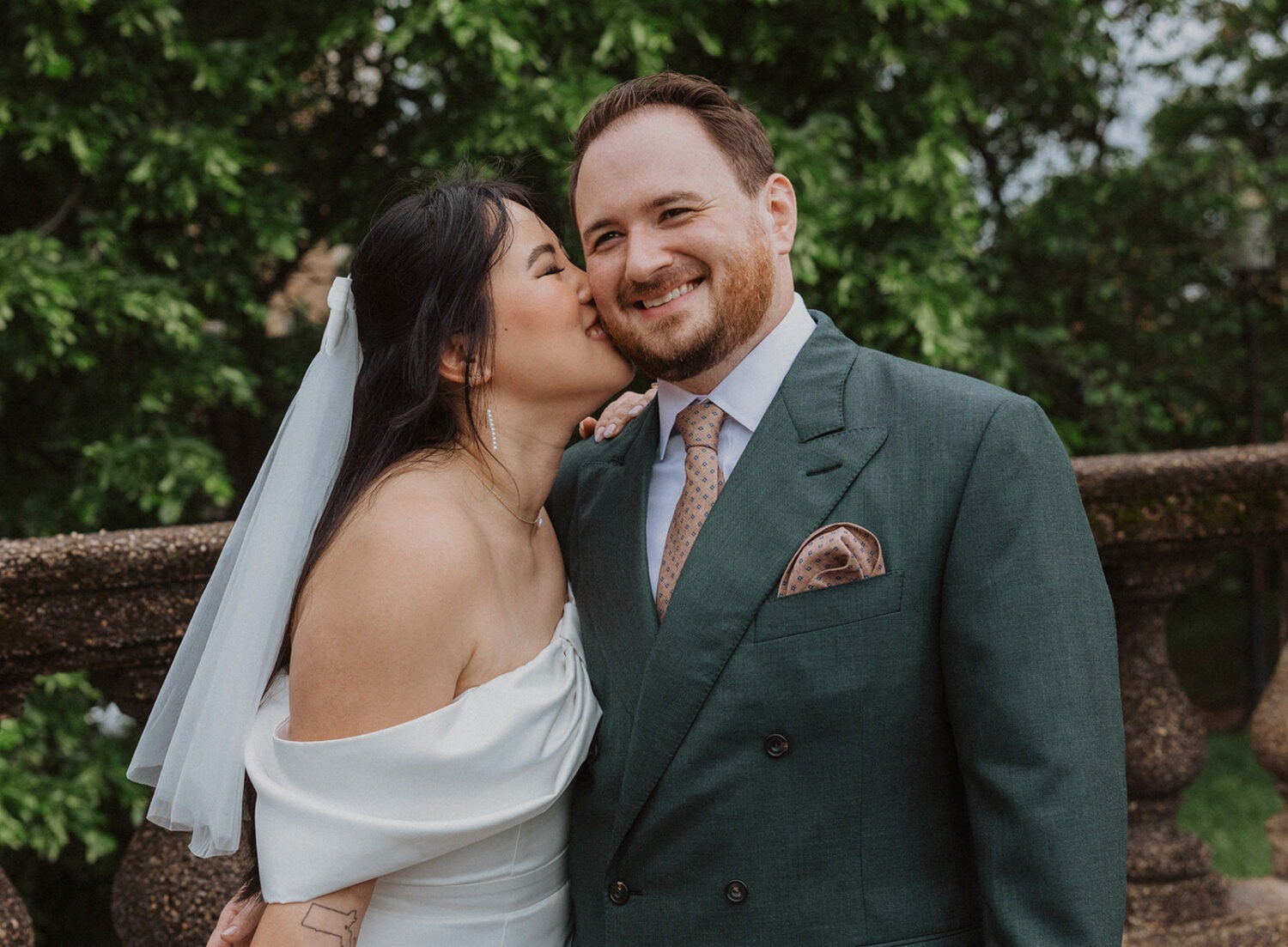 couple embrace in Meridian Hill Park