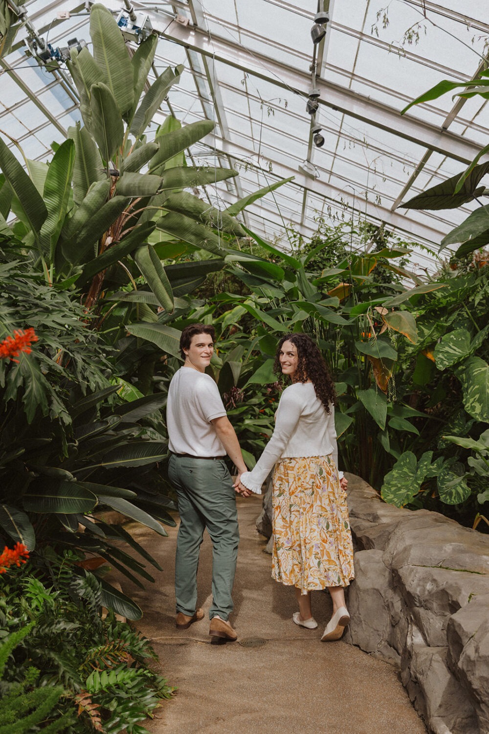 couple photoshoot ideas inside the Rawlings Conservatory