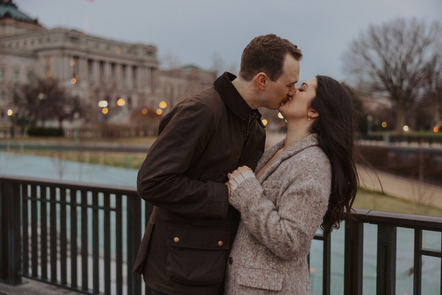 couple kiss in front of Capitol Hill DC