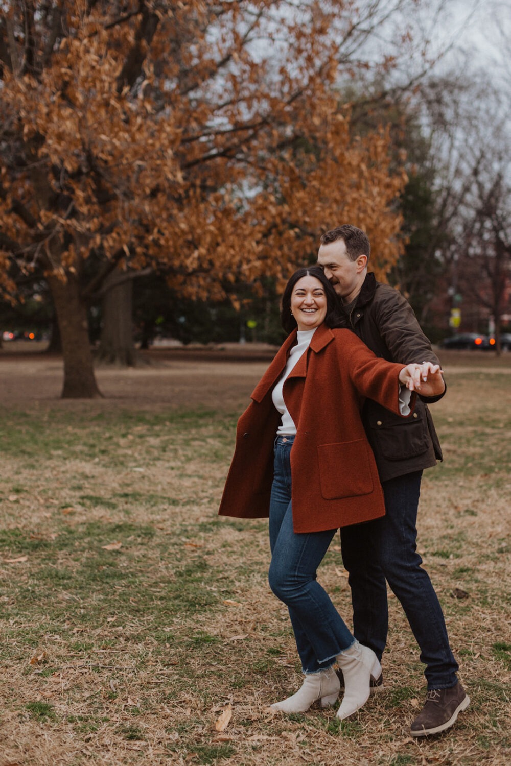 couple pose in Lincoln Park 