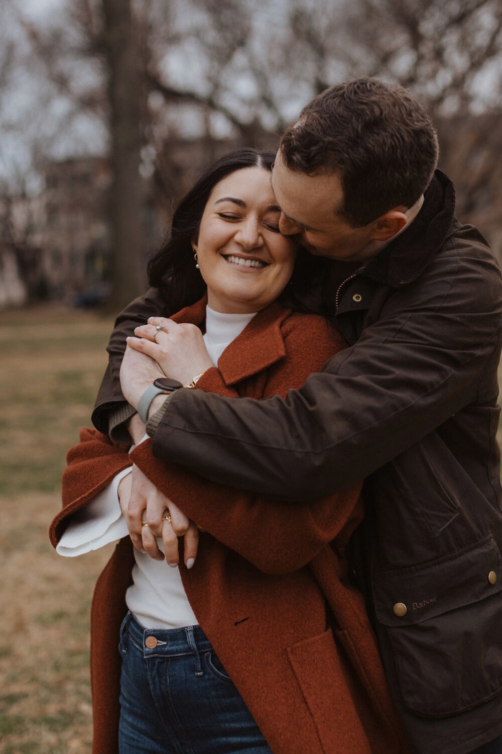 couple embrace in Lincoln park