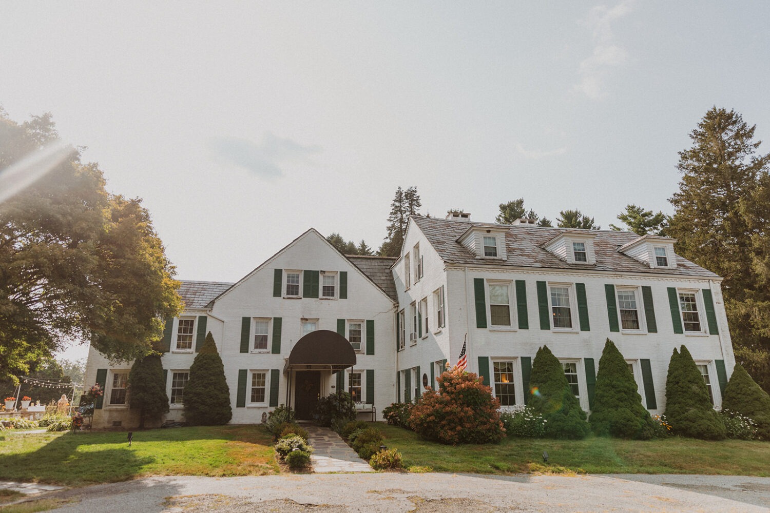 detail shot of the outside of the mansion wedding venue