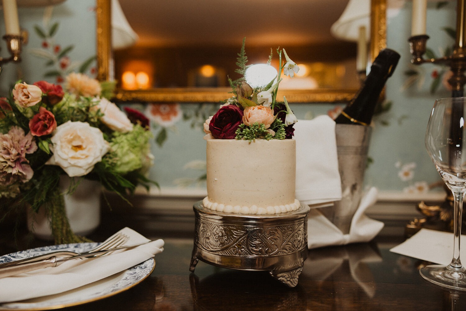 detail shot of wedding cake and champagne 